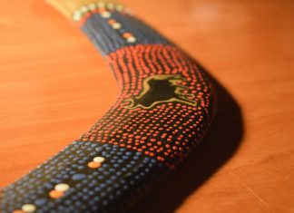 Warum kehrt ein Bumerang zurück?